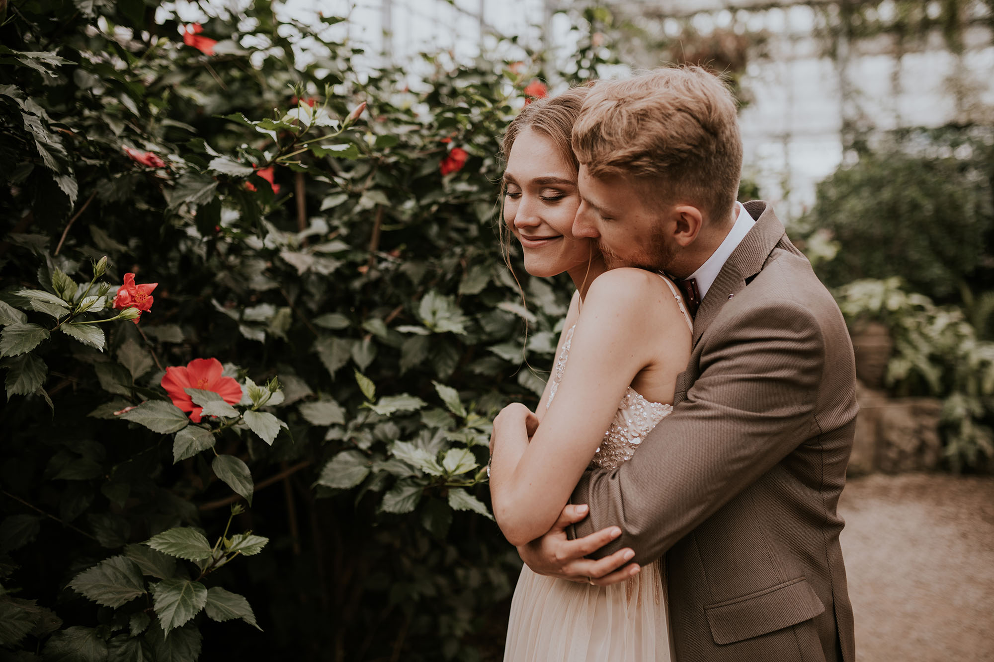 fotograf plener sesja ślubna powsin szklarnia ogród botaniczny